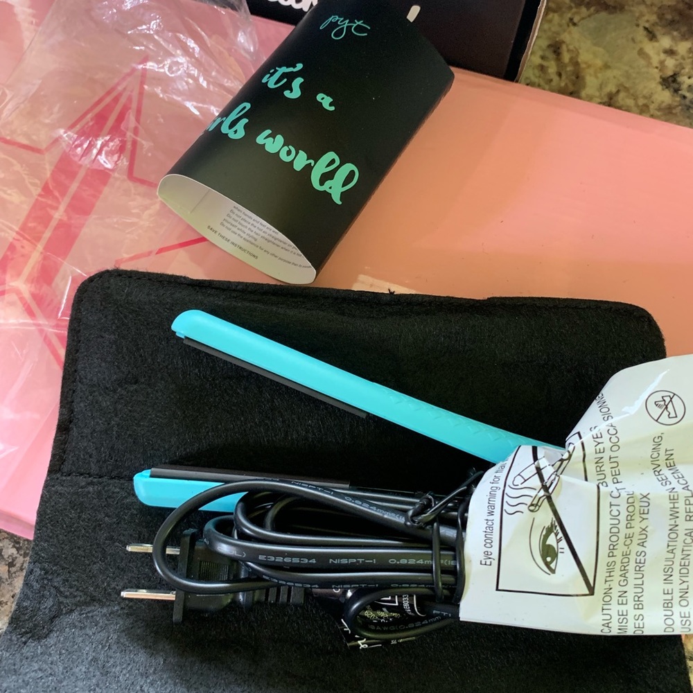 Brand new pyt mini straightener!